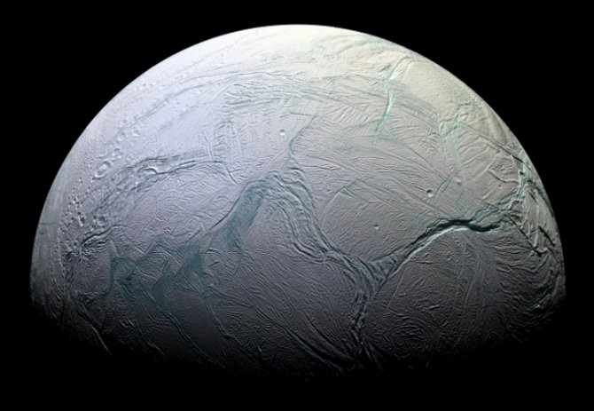 Ученые допускают возможность появления жизни на спутнике Сатурна