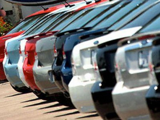 Продажи новых легковых автомобилей в Украине за год упали на 76%