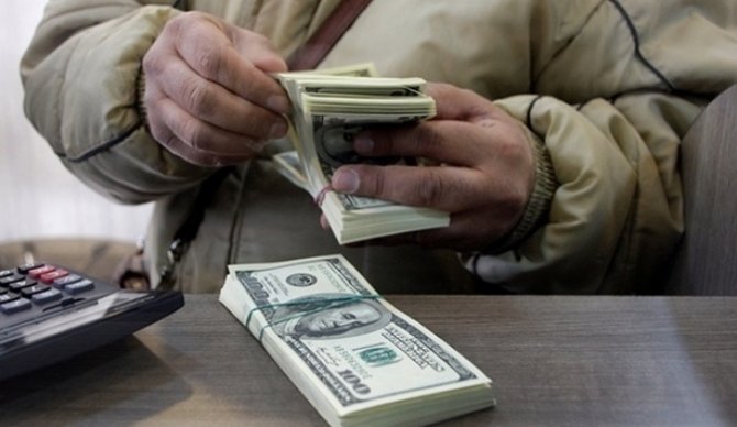 Украинцы продают в семь раз больше валюты, чем покупают - НБУ