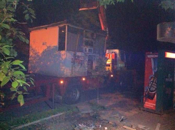 В Киеве владелец МАФа с оружием напал на коммунальщиков