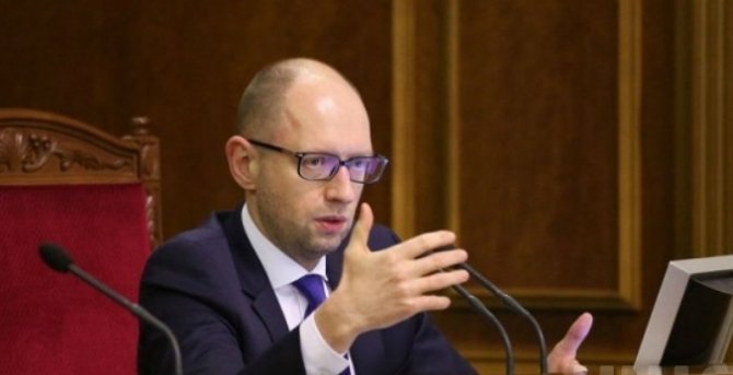 Яценюк просит кредиторов реструктуризировать долги Украины
