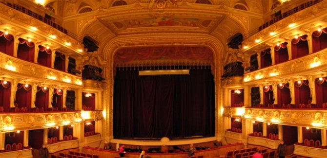 Во львовском оперном театре мобилизируют 35 артистов