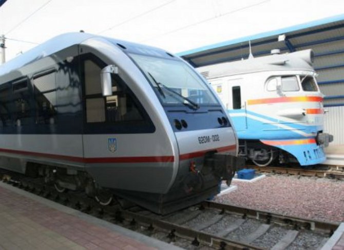 Железнодорожники запустили дополнительные летние поезда
