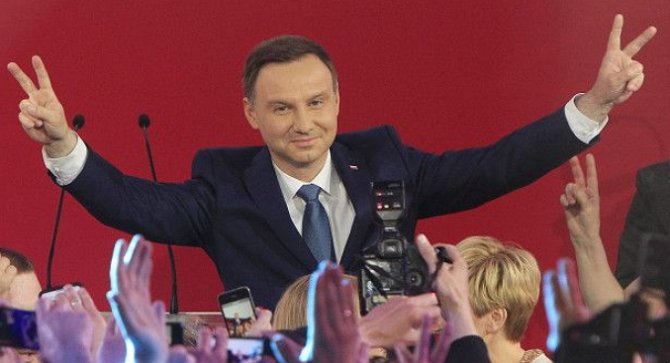 ВВС: Дуда побеждает на выборах президента Польши