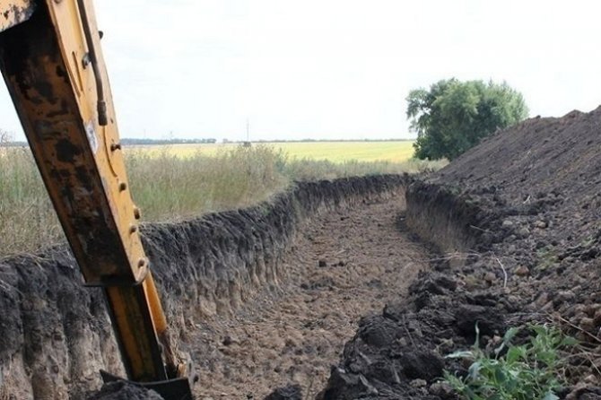 В России объяснили, зачем вырыли ров на границе с Донбассом