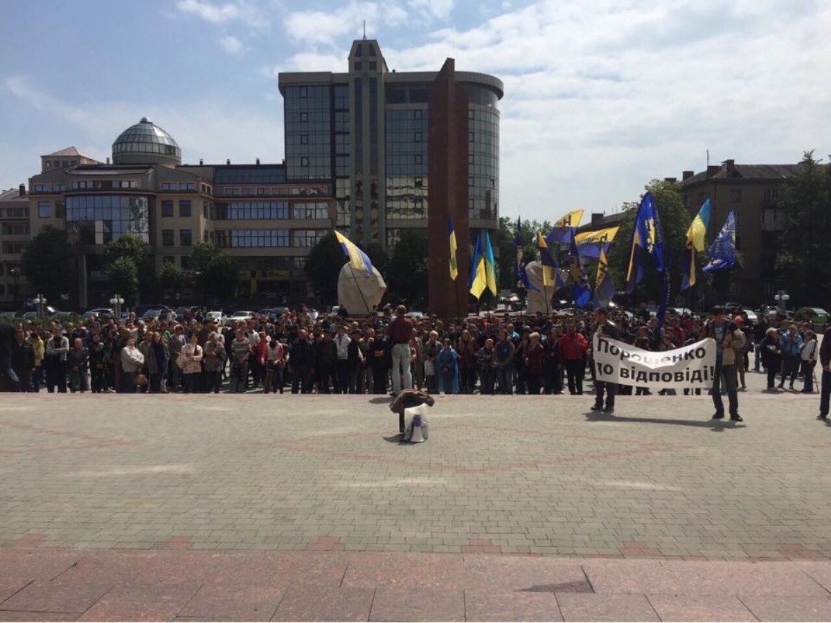 Галичина снова протестует и требует отставки   Порошенко  и перезагрузку власти