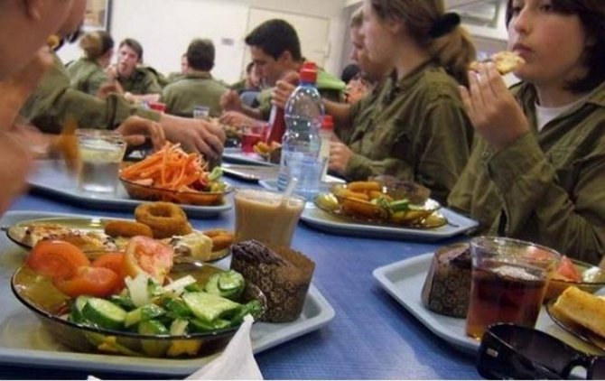 Израильского солдата арестовали за некошерный бутерброд со свининой