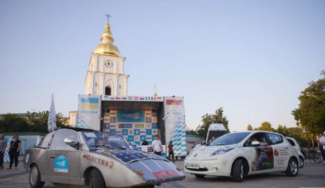 В Киеве стартовал марафон на электромобилях