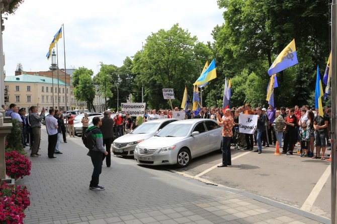 Во Львове выступили против политики Порошенко