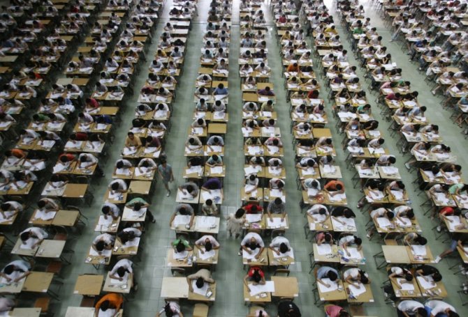 В Китае за списывающими на экзаменах следят беспилотники