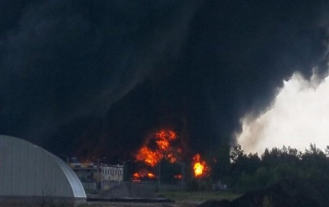На нефтебазе под Киевом произошло более 50 взрывов