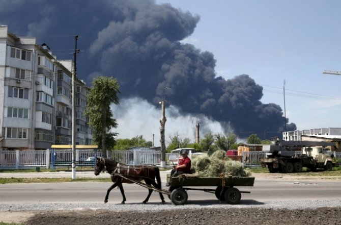 Угрозы для здоровья киевлян из-за пожара на нефтебазе нет - спасатели