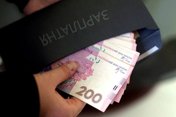 В Украине рекордно выросло количество компаний с зарплатой "в конвертах"