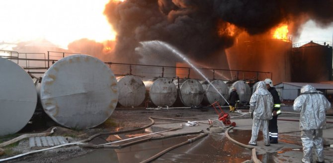Почему в Украине взрываются нефтебазы и АЗС