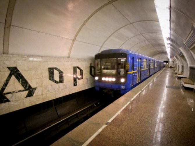 За проезд в киевском метро уже можно платить банковскими карточками