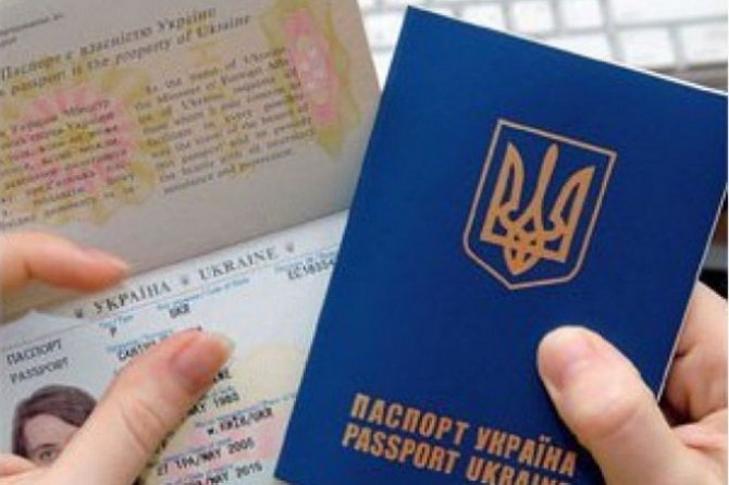 Украинцы массово хлынули в визовые центры