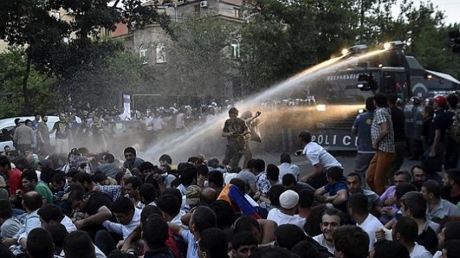 Власти не намерены идти на уступки протестующим в Ереване