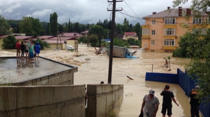 В Сочи более полутысячи домов затоплены, эвакуированы почти 300 человек