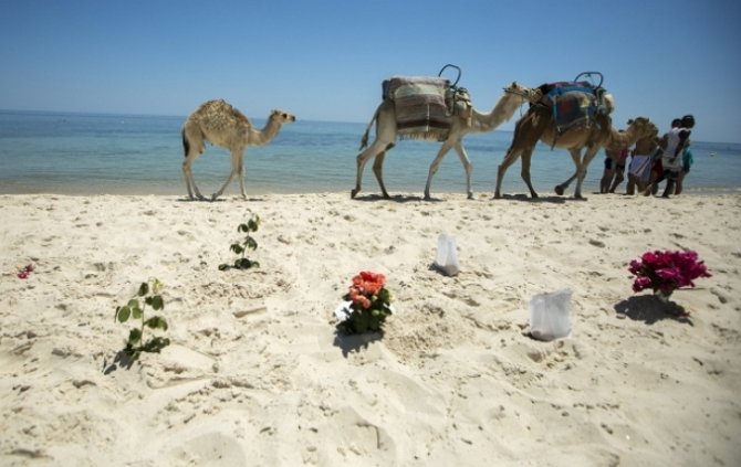 При нападении на отель в Тунисе погибли не менее 30 британских туристов