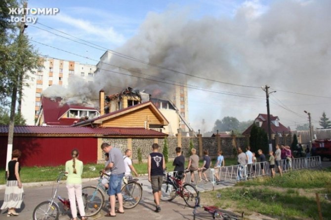 В Житомире сильный пожар тушили более пяти часов