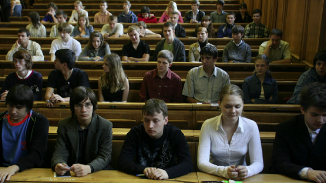 В России студентов хотят обучать борьбе с "цветными революциями"