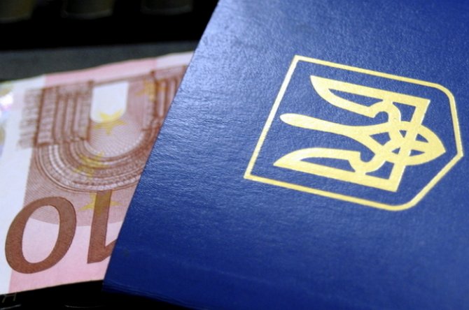 Депутаты не разрешали гражданам покупать валюту без паспорта