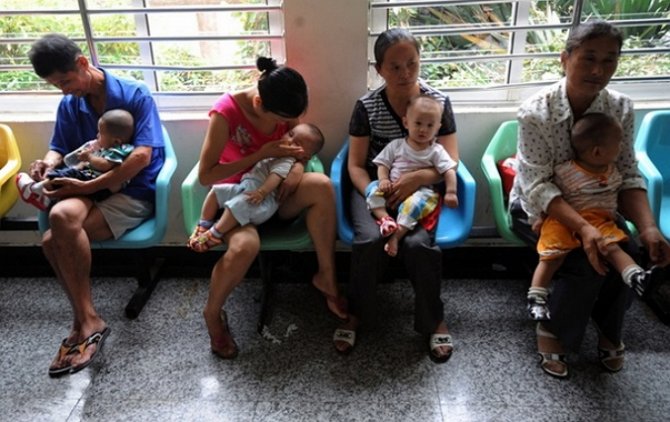 Китайская компания запретила сотрудницам рожать без разрешения начальства