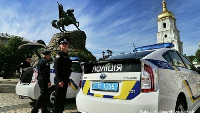 За первые сутки патрулирования незначительные повреждения получили три машины киевской полиции