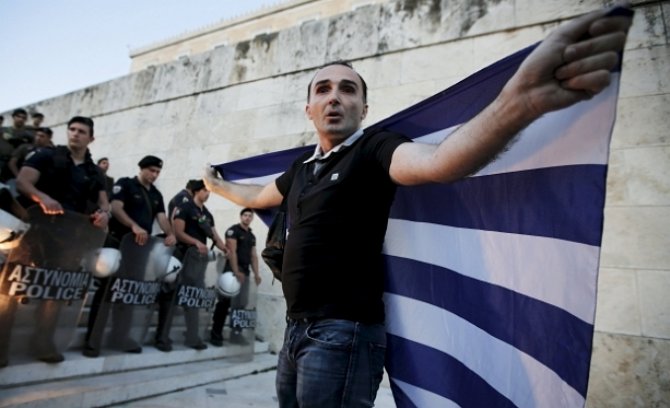 В Греции госслужащие объявили общенациональную забастовку из-за договоренностей Ципраса с кредиторами