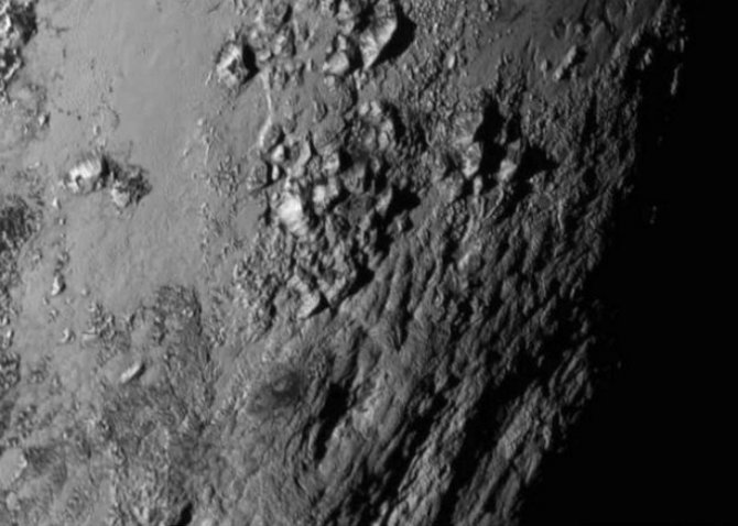 NASA опубликовало первые снимки поверхности Плутона