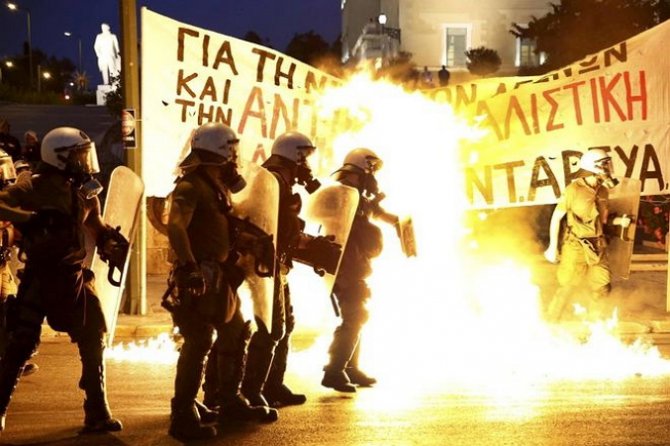 В правящей партии Греции произошел раскол