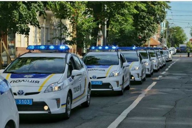 Каждый район Киева охраняют по 20 полицейских авто