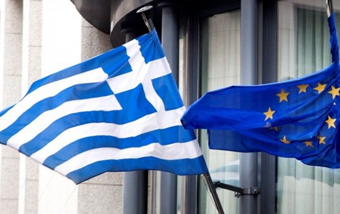 Греция начнет получать кредиты от ЕС в августе - СМИ