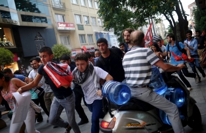 В Стамбуле третий день продолжаются беспорядки