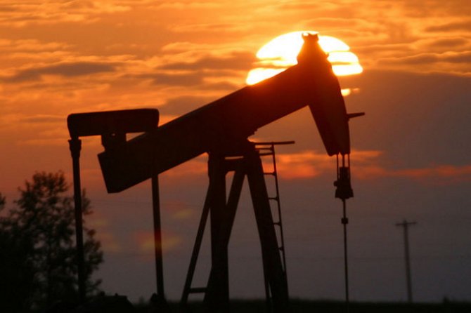 Нефть упала в цене из-за высокой добычи в США и Ираке