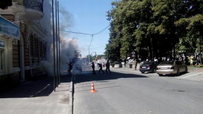 В Харькове возле офиса "Оппозиционного блока" неизвестные устроили стрельбу
