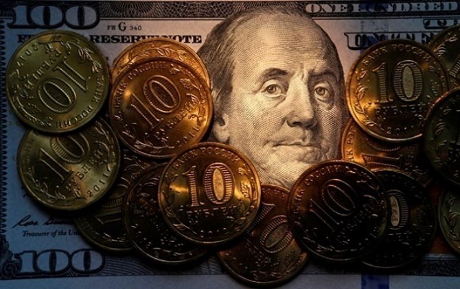 За доллар на Московской бирже уже просят 65 рублей