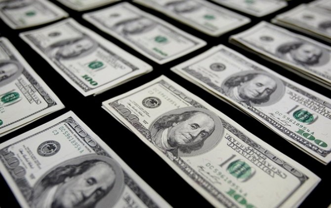 В Москве африканцы превращали бумагу в доллары