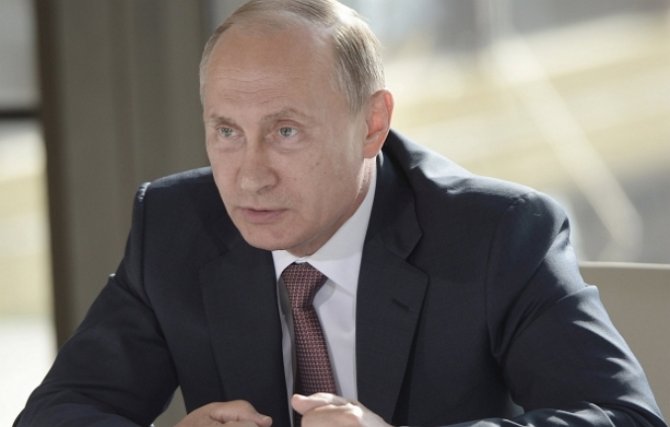 Россияне подозревает, что от Путина скрывают правду - опрос