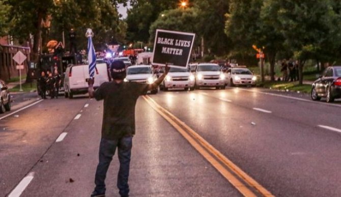 В Сент-Луисе вспыхнули беспорядки после убийства темнокожего полицейскими