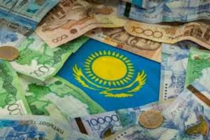 В Казахстане рухнула местная валюта