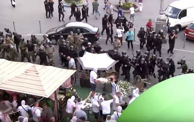 В столкновении фанатов в Киеве пострадал нардеп от БПП