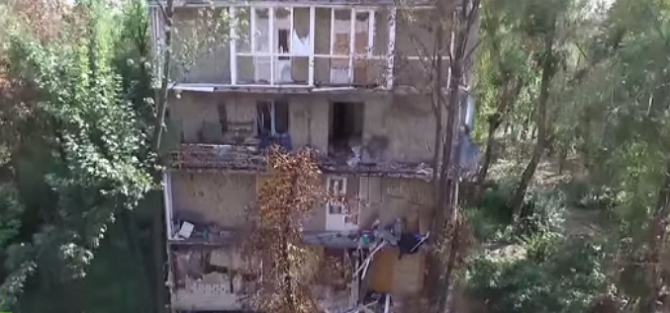 Дрон снял на видео разрушенный Донецк