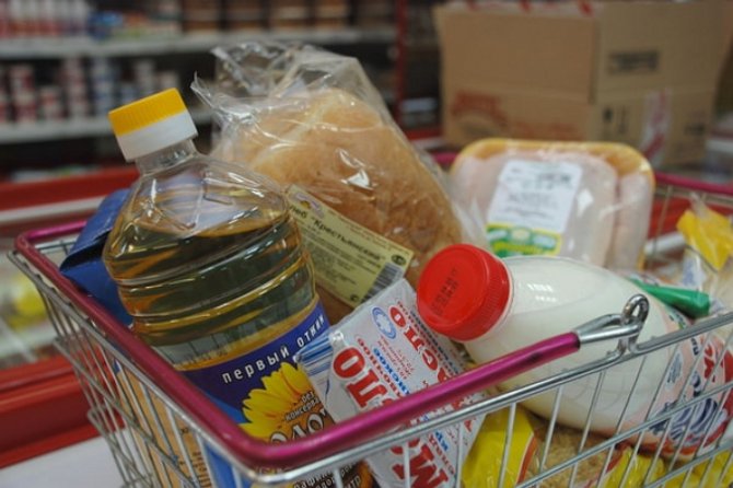 Торговые сети в Украине стали повышать цены на продукты из "социальной корзины"