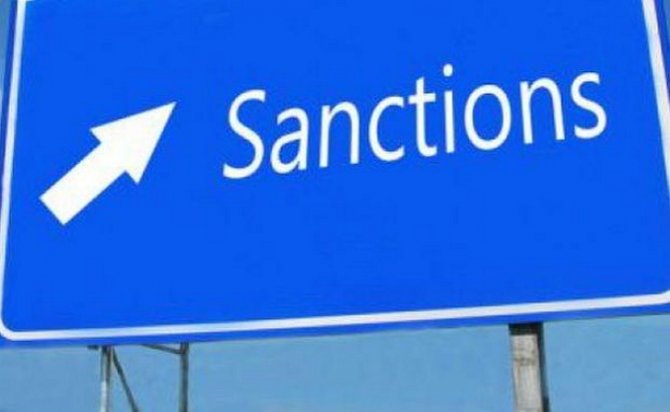 Украина ввела санкции против 1700 граждан РФ