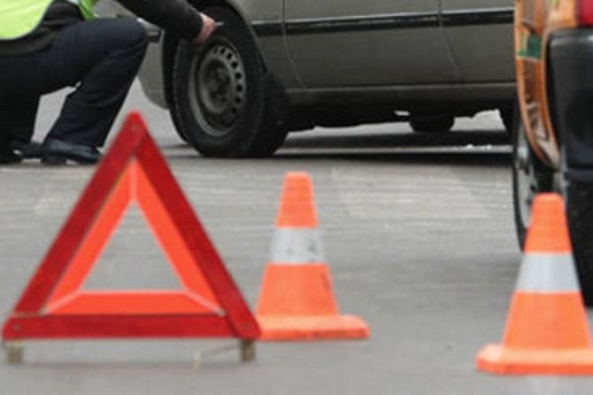 В Киеве на пешеходов наехал автомобиль без водителя