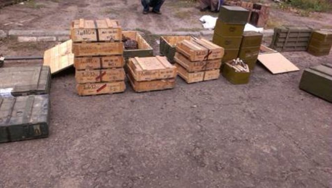 На Луганщине СБУ обнаружила крупнейший тайник с оружием