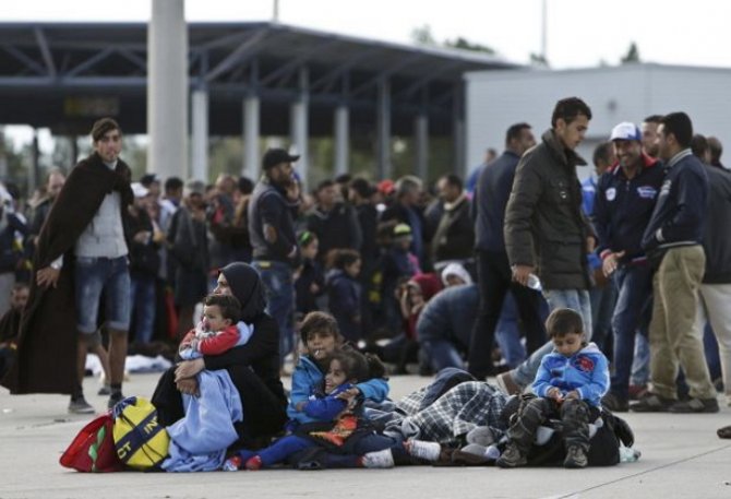 За выходных только в Австрию въехали 20 тысяч беженцев