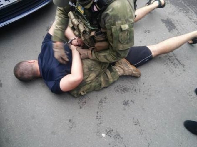 На Буковине во время сделки задержали торговцев оружием из зоны АТО
