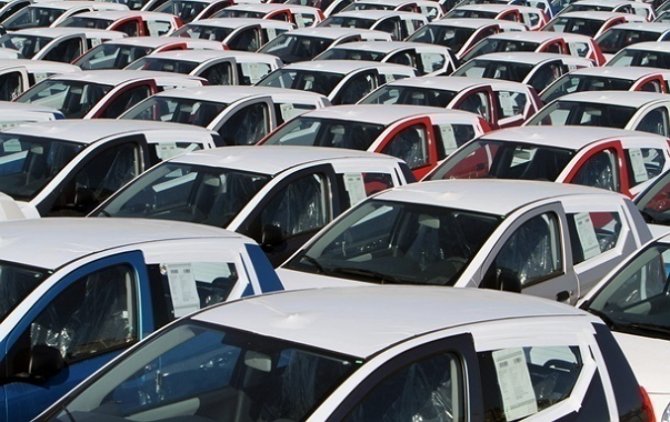 За год продажи легковых авто в Украине упали на 60%